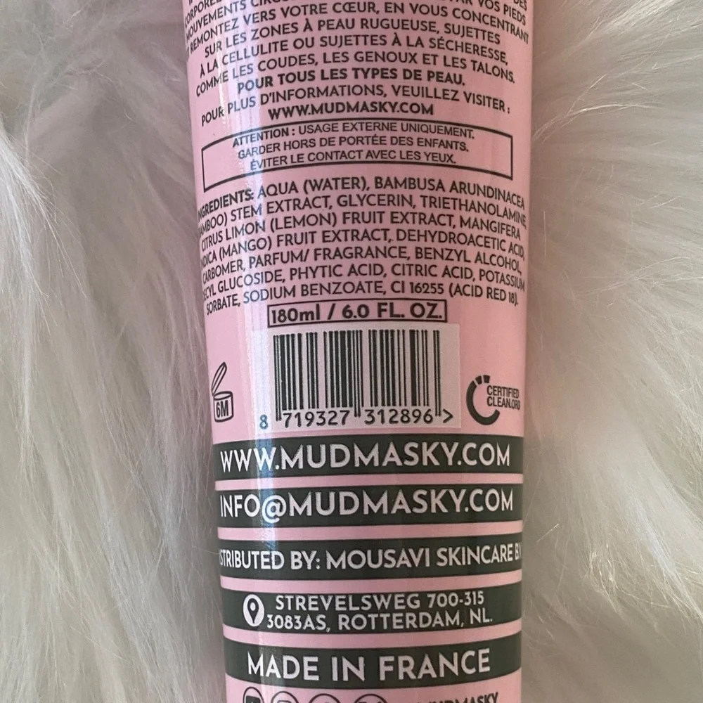 Mudmasky Velvety Glow Body Scrub - new and sealed 6.0 Fl oz